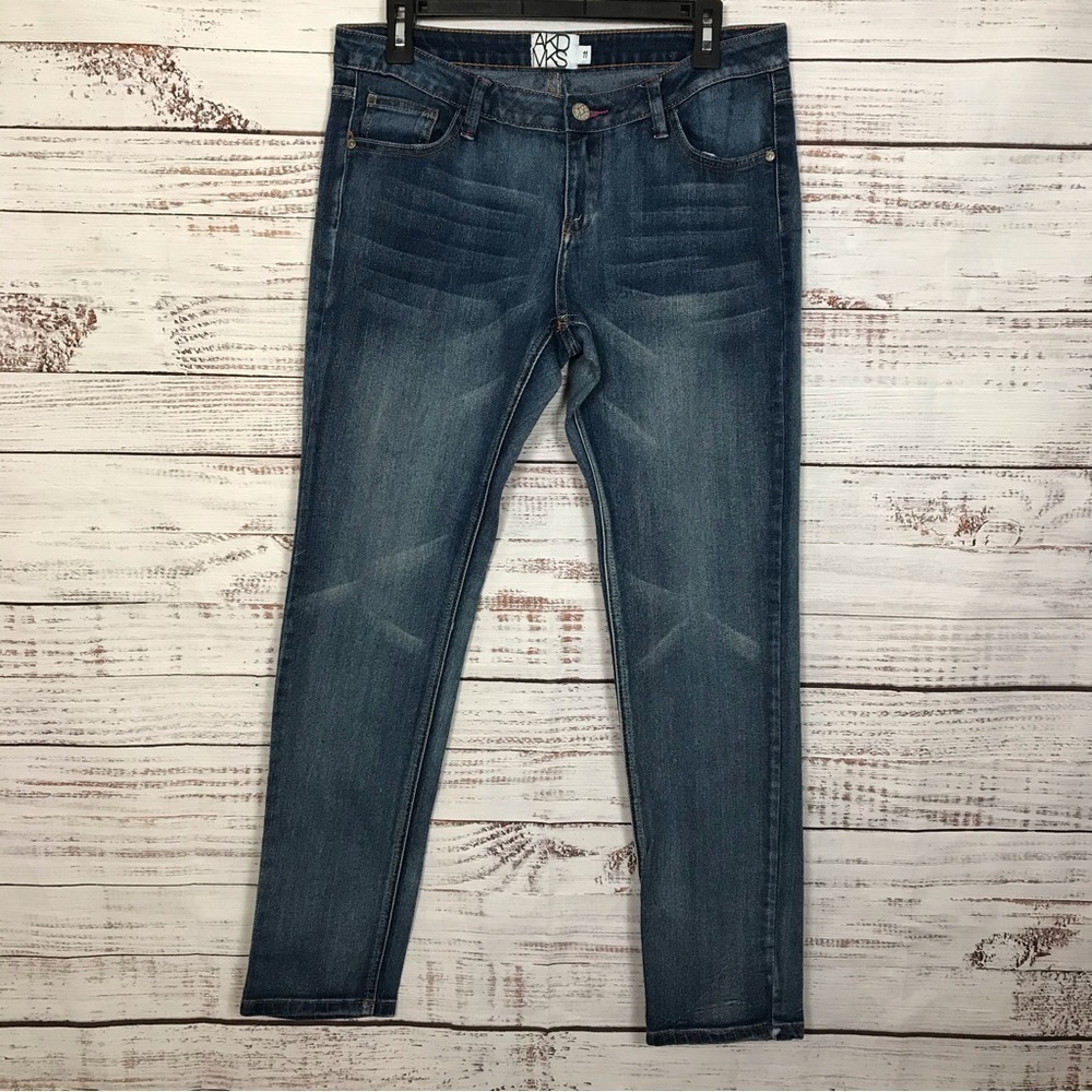 AKDMKS Women's Blue Denim Jeans‎ Size 11 y2k Embroidered Pockets Slim Fit